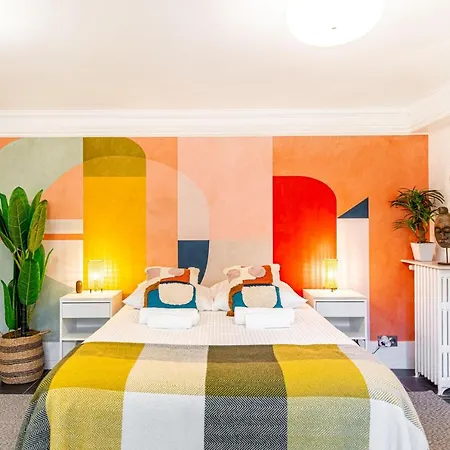 아파트 Modern Grand Paris, Tv Salon, Sharing Garden, Des Ammonites 뫼동