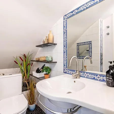 아파트 Modern Grand Paris, Tv Salon, Sharing Garden, Des Ammonites 뫼동