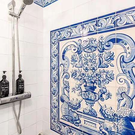 Modern Grand Paris, Tv Salon, Sharing Garden, Des Ammonites